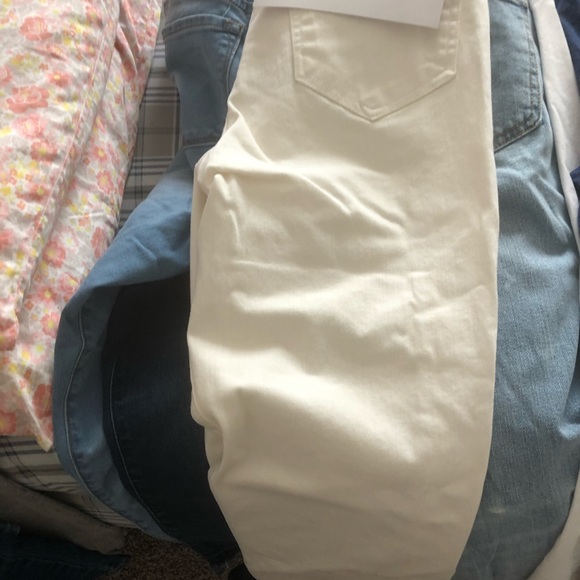 Lightly worn jeans sizes from 8-16 - Picture 4 of 4